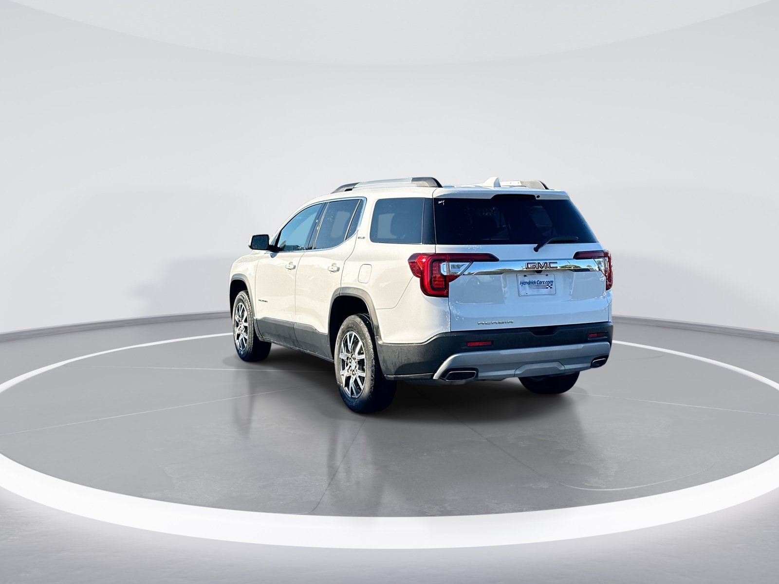 Used 2023 GMC Acadia SLE w/ Driver Convenience Package FWD image 7