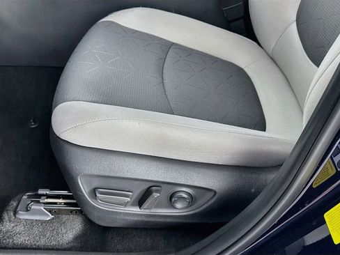 Used 2025 Toyota RAV4 XLE w/ Convenience Package FWD image 24