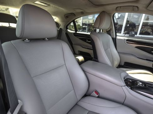Used 2015 Lexus LS 460 w/ Comfort Package RWD image 26