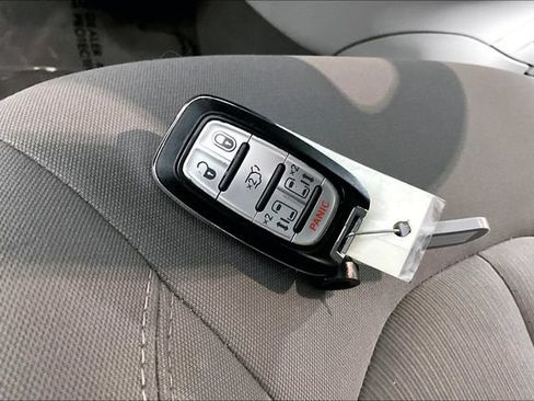 Used 2017 Chrysler Pacifica Touring Plus FWD image 14