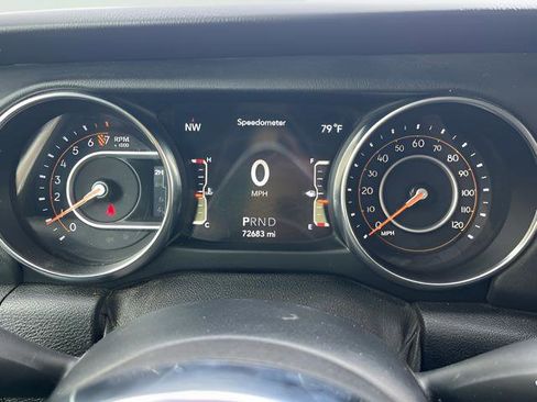Used 2020 Jeep Wrangler Unlimited Sahara w/ Dual Top Group AWD/4WD image 19