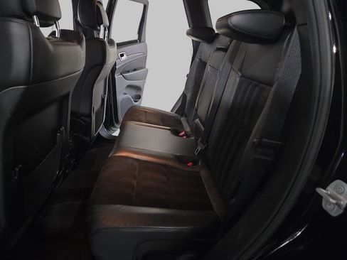 Used 2018 Jeep Grand Cherokee Altitude image 16