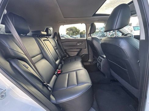 Used 2022 Nissan Rogue SV w/ SV Premium Package FWD image 31