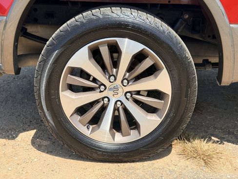 Used 2016 Ford F150 King Ranch w/ Equipment Group 601A Luxury RWD image 18
