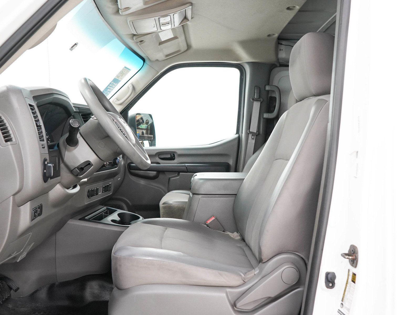 Used 2018 Nissan NV 2500 SV w/ Navigation Package RWD image 16