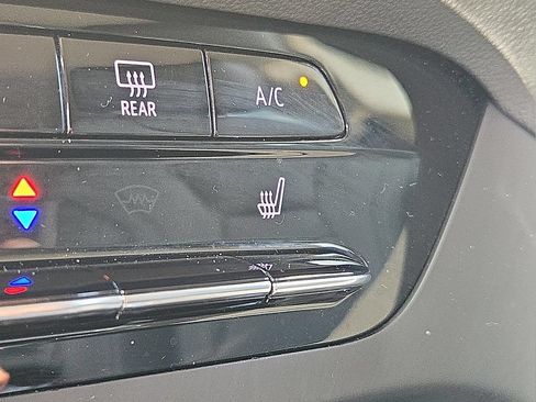 Used 2022 Buick Envision Essence AWD/4WD image 24