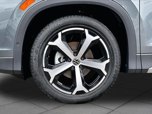 Used 2026 Volkswagen Tiguan SE FWD image 11