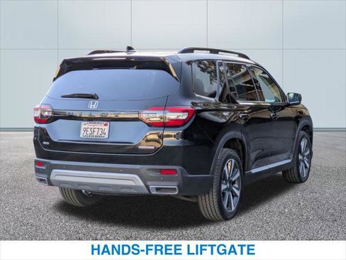 Used 2023 Honda Pilot Touring image 7