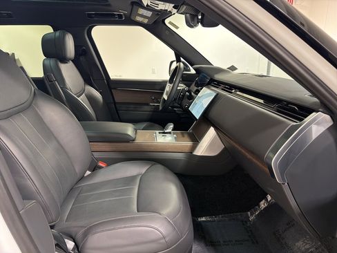 Used 2024 Land Rover Range Rover Long Wheelbase SE image 25