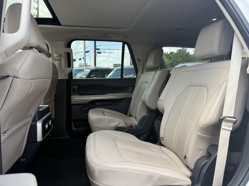 Used 2024 Ford Expedition Limited image 15