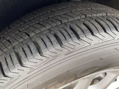 Used 2024 Chrysler Pacifica Touring-L FWD image 21