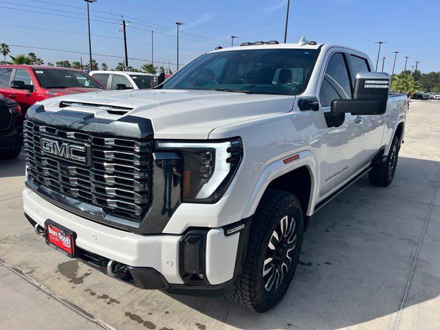Used 2024 GMC Sierra 2500 Denali Ultimate AWD/4WD image 3