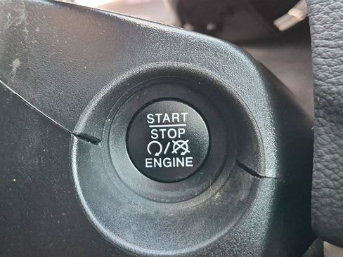Used 2018 Jeep Compass Latitude FWD image 27