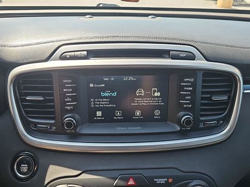 Used 2017 Kia Sorento EX AWD/4WD image 12