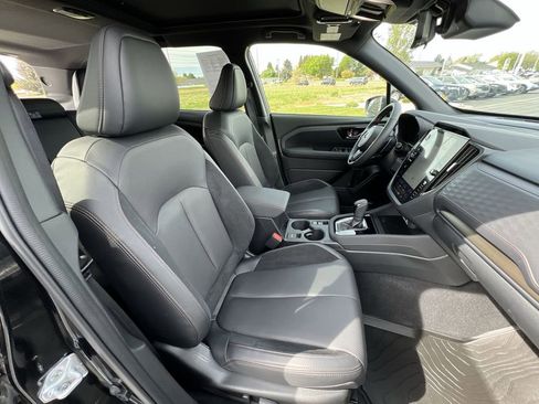 Used 2025 Subaru Forester Touring image 29