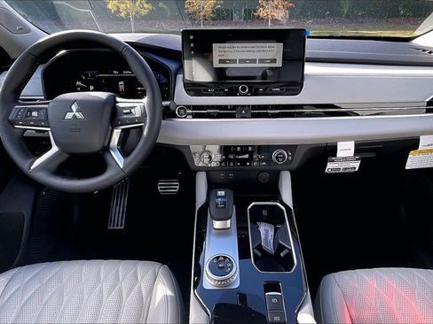 New 2026 Mitsubishi Outlander SEL image 5