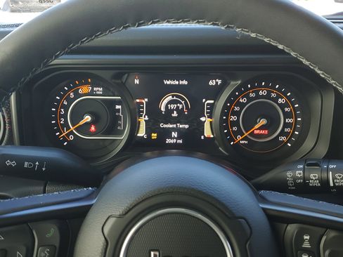 Used 2025 Jeep Wrangler Unlimited Rubicon w/ Safety Group image 26