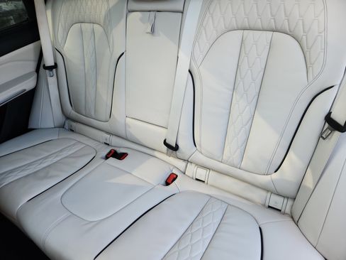 Used 2020 BMW X5 M50i w/ Executive Package image 27