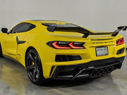 Used 2025 Chevrolet Corvette Z06 w/ Z07 Performance Package RWD image 8
