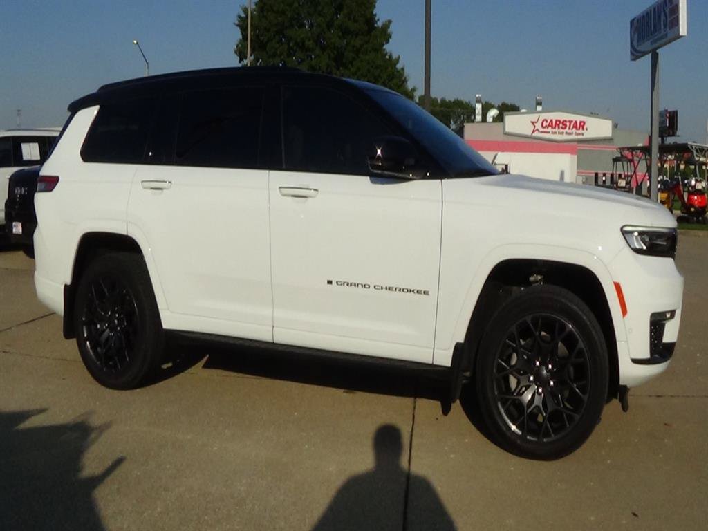 Used 2024 Jeep Grand Cherokee L Summit AWD/4WD image 5