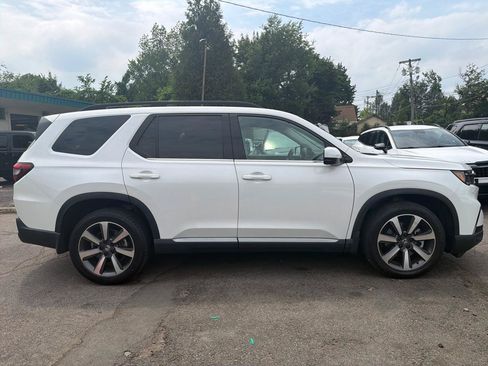 Used 2023 Honda Pilot Elite image 6