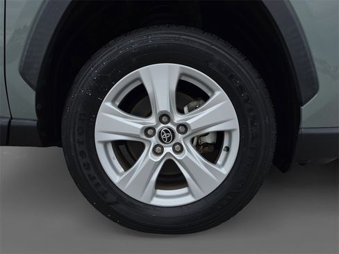 Used 2021 Toyota RAV4 XLE w/ Convenience Package image 16