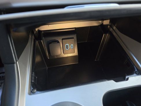 Used 2022 Ford Explorer XLT image 26