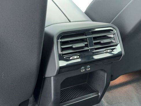 Used 2025 BMW 530i image 40