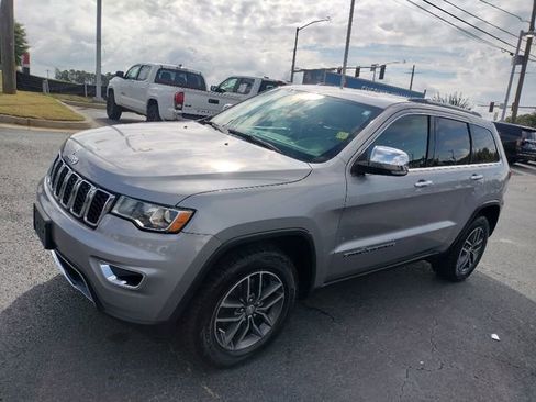 Used 2017 Jeep Grand Cherokee Limited image 3