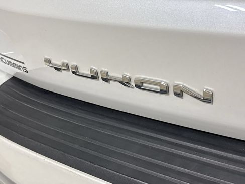Used 2023 GMC Yukon SLT w/ SLT Premium Package AWD/4WD image 28