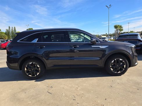 New 2026 Kia Sorento S image 9