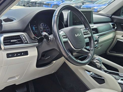 Used 2022 Kia Telluride S FWD image 2