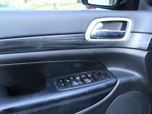 Used 2020 Jeep Grand Cherokee Altitude image 9