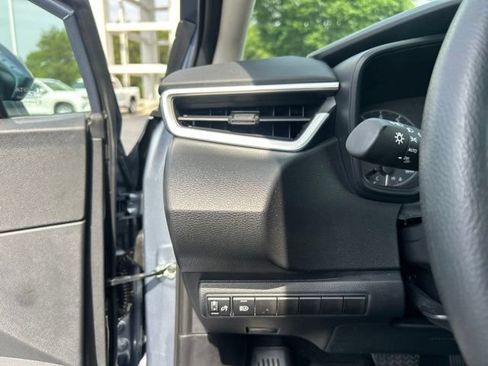 Used 2025 Toyota Corolla LE FWD image 28