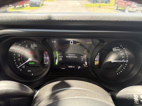 Used 2024 Jeep Wrangler Unlimited AWD/4WD image 20