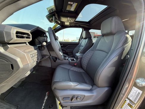 Used 2025 Toyota Tacoma TRD Off-Road w/ TRD Off Road Premium Package image 17