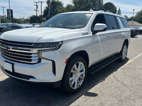 Used 2024 Chevrolet Suburban High Country w/ Advanced Technology Package AWD/4WD image 2