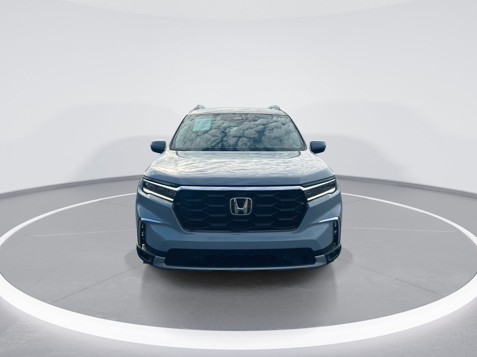 Used 2025 Honda Pilot Touring image 3