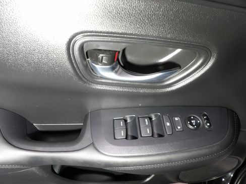Used 2025 Honda HR-V LX image 9