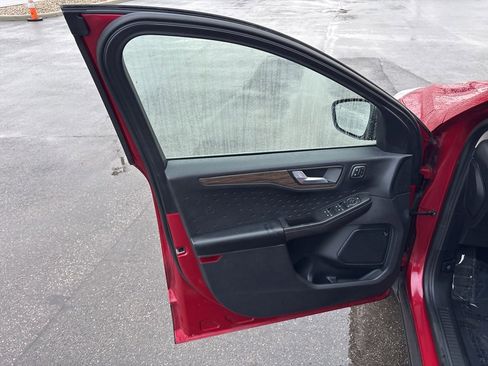 Used 2020 Ford Escape Titanium image 20