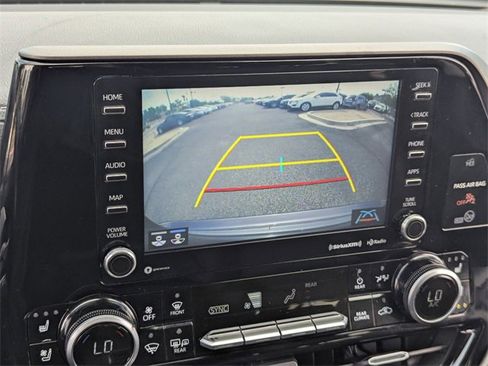 Used 2021 Toyota Highlander Limited image 27
