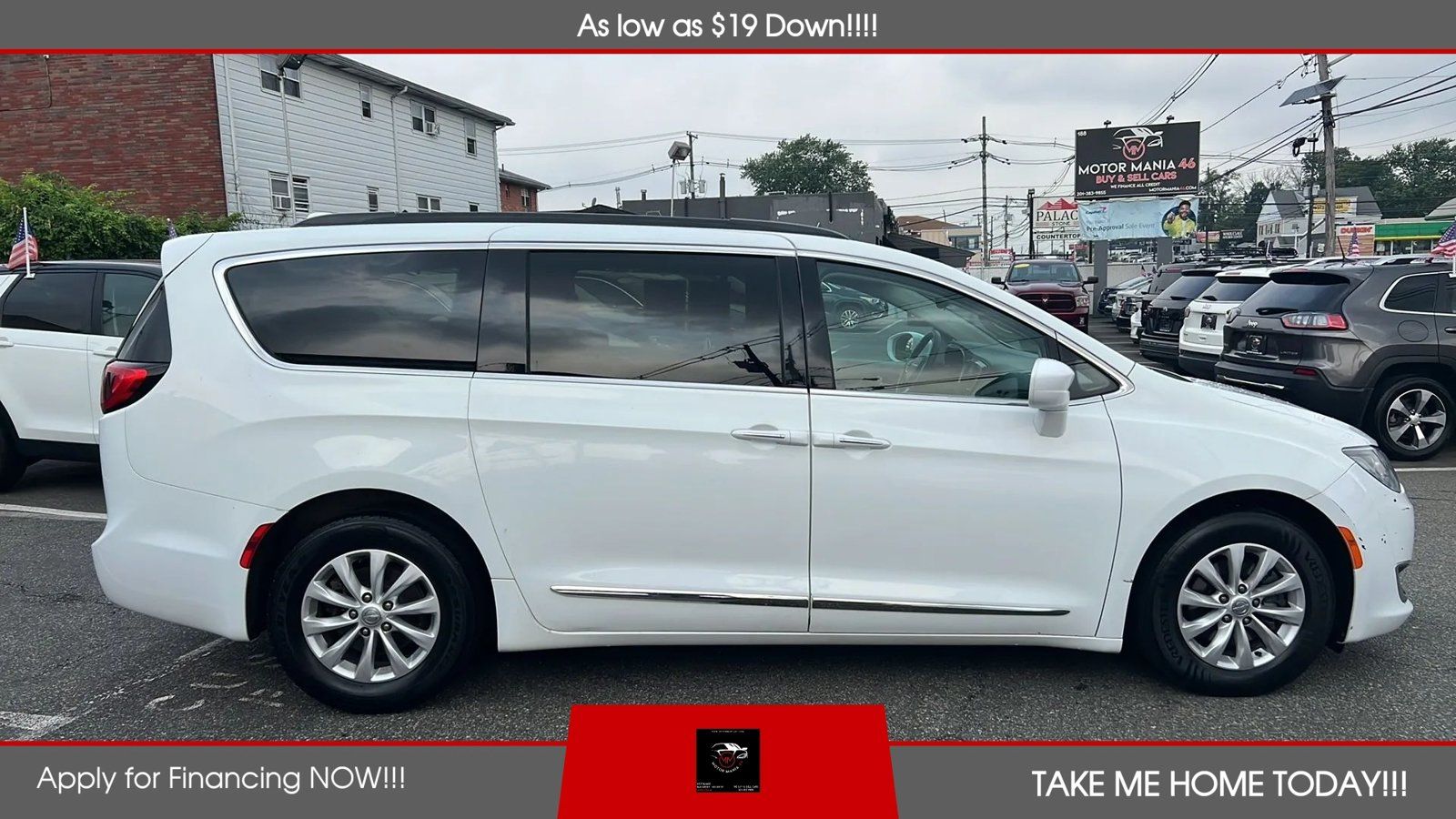 Used 2017 Chrysler Pacifica Touring-L FWD image 6
