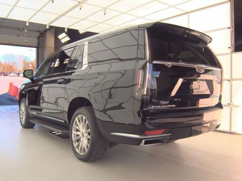 Used 2022 Cadillac Escalade ESV Premium Luxury image 2