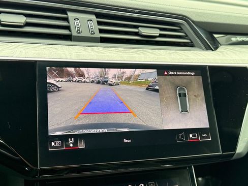 Used 2021 Audi e-tron Premium Plus w/ Premium Plus Package image 15