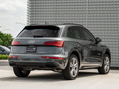 Certified 2025 Audi Q5 2.0T Premium w/ Convenience Plus Package AWD/4WD image 4