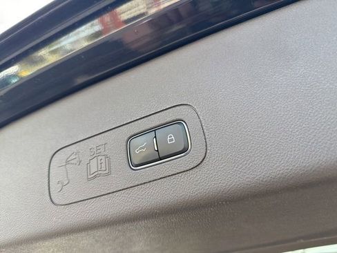 Used 2023 Lincoln Aviator AWD image 18
