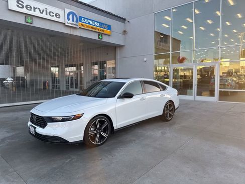 Used 2024 Honda Accord Sport image 4