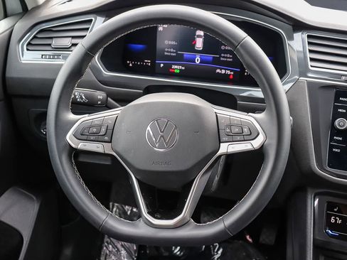 Used 2022 Volkswagen Tiguan SE image 17