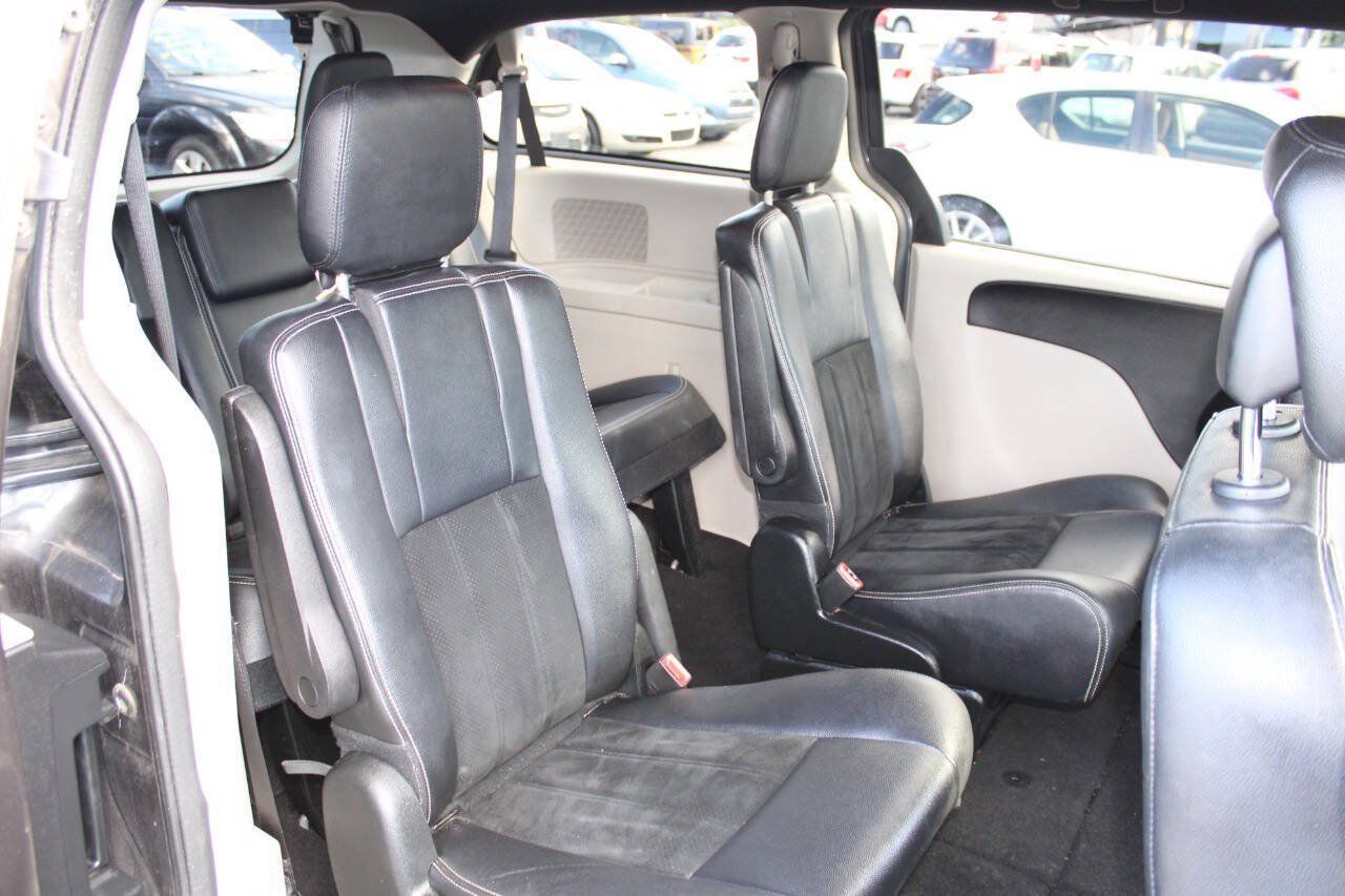 Used 2018 Dodge Grand Caravan SXT FWD image 18