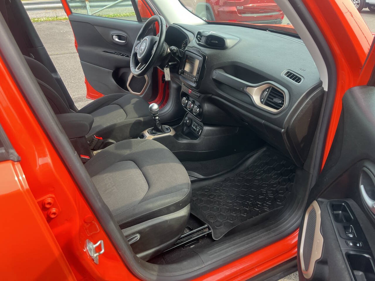 Used 2015 Jeep Renegade Latitude AWD/4WD image 37